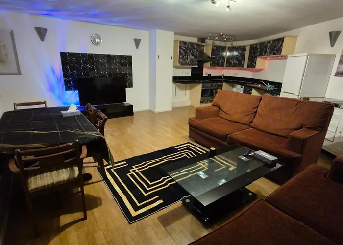 Modern 2 Bedroom Apartment Unbeatable City Centre Location!